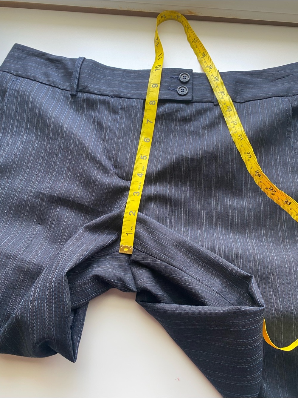 BCBGMAXAZRIA Navy Pinstripe Cuffed Bermuda Shorts Woman 10 Wool Blend Career Y2K - Picture 11 of 14
